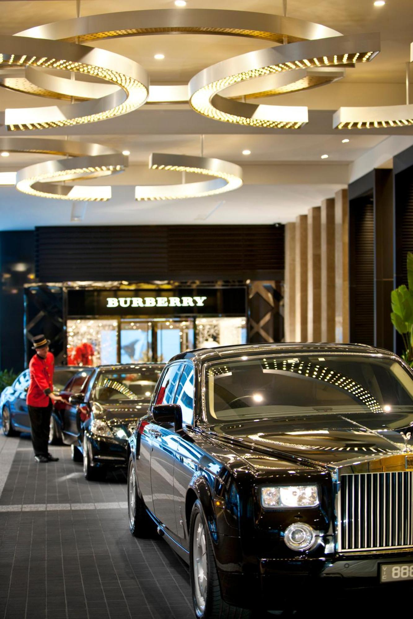 Готель Crown Towers Мельбурн Екстер'єр фото A Burberry store in Hong Kong