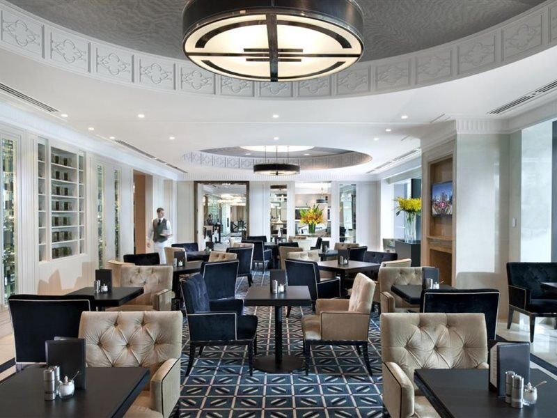Готель Crown Towers Мельбурн Екстер'єр фото The Club lounge at London Heathrow Airport
