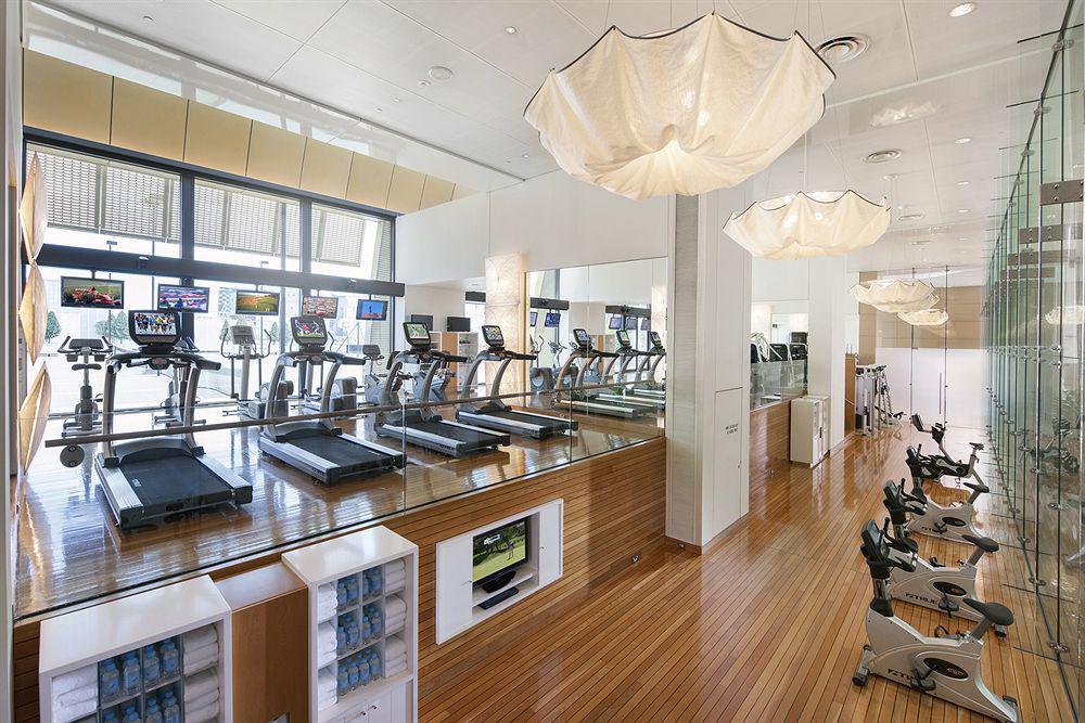 Готель Crown Towers Мельбурн Екстер'єр фото The gym at the Four Seasons Hotel, Hong Kong